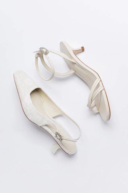 Larroudé x Markarian: Amal Pump White Lace