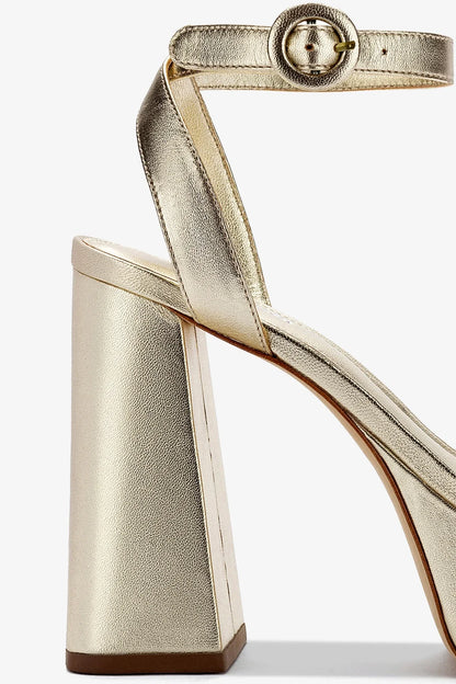 Dolly Sandal In Platina Metallic Leather