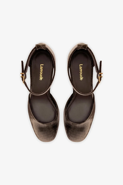 Ari Pump In Expresso Velvet