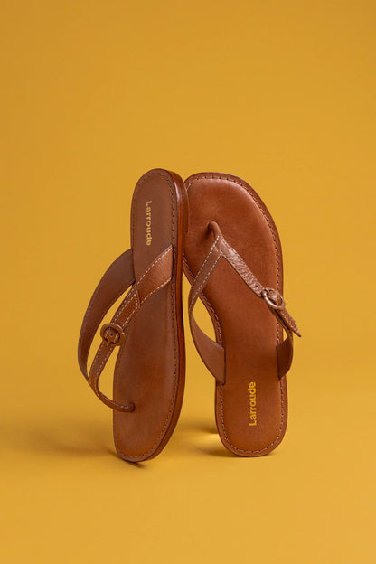 Mary Kate Flat Sandal In Caramel Leather