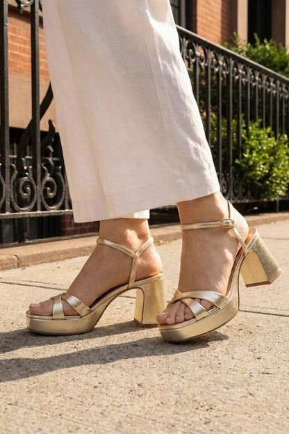 Bianca Low Sandal In Platina Metallic Leather