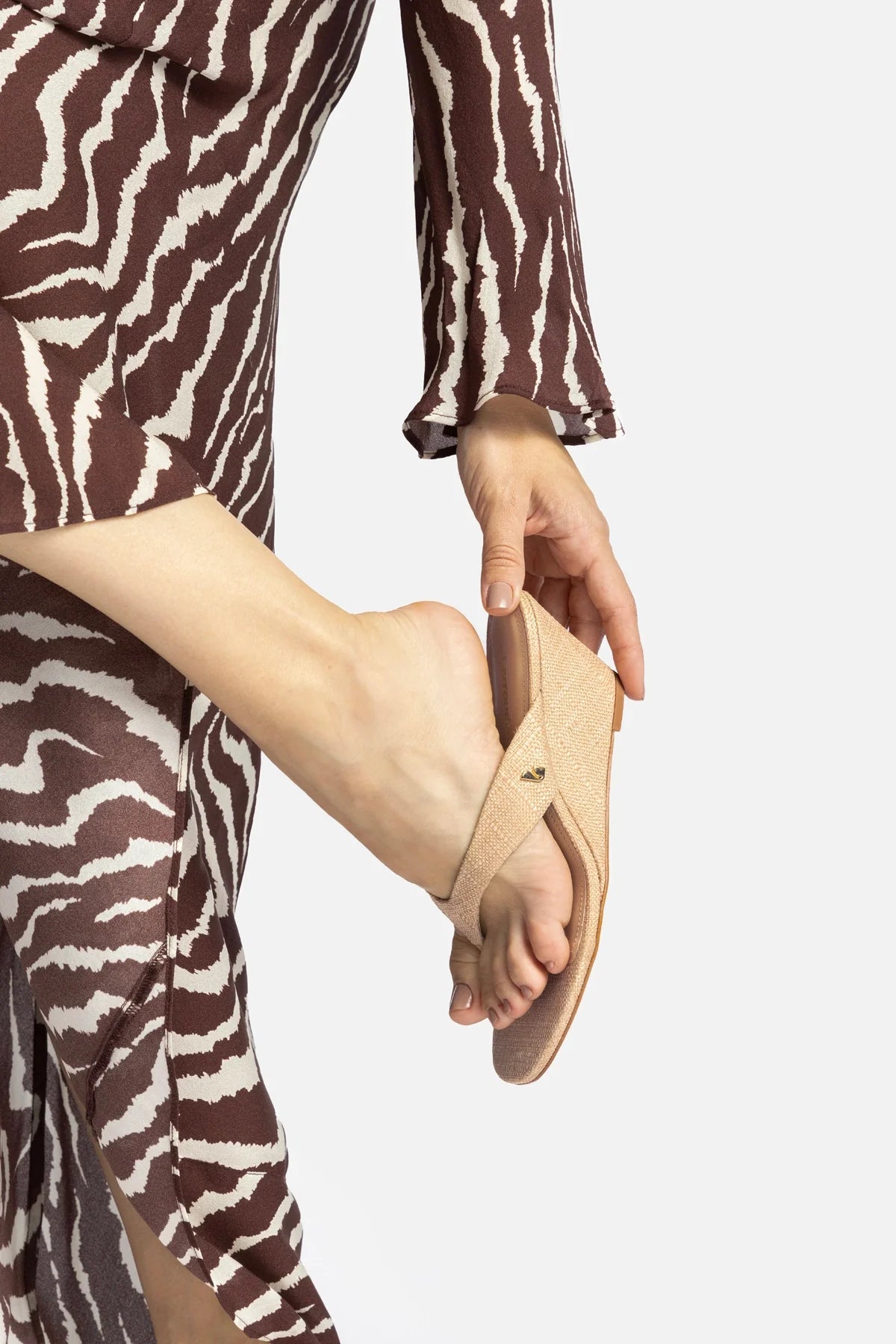 Gaia Low Wedge In Beige Raffia