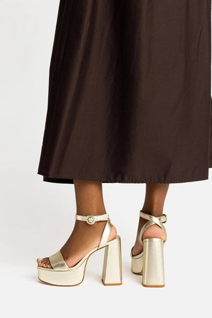 Dolly Sandal In Platina Metallic Leather