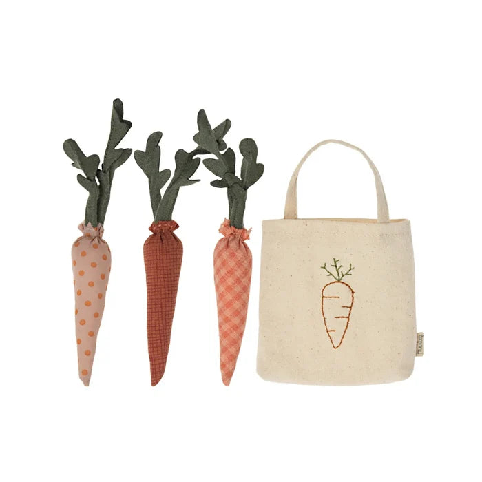 Maileg Carrots in Shopping Bag