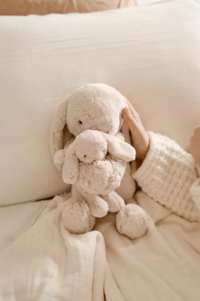 Snuggle Bunnies Frankie the Hugging Bunny - Brulee